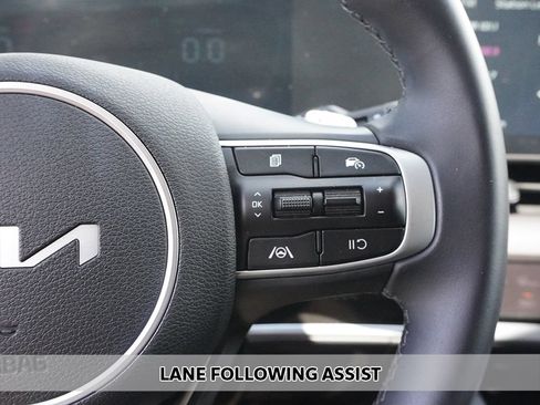 Used 2025 Kia Sportage EX AWD/4WD image 4