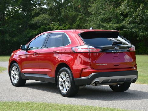 Used 2024 Ford Edge Titanium image 3