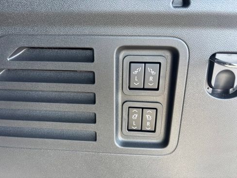 Used 2026 Buick Enclave Preferred w/ Power Package FWD image 7