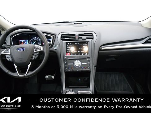 Used 2017 Ford Fusion Titanium FWD image 18