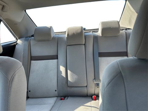 Used 2014 Toyota Camry LE FWD image 12