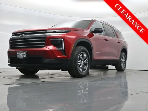 Used 2025 Chevrolet Traverse LT w/ Driver Confidence Package image 46