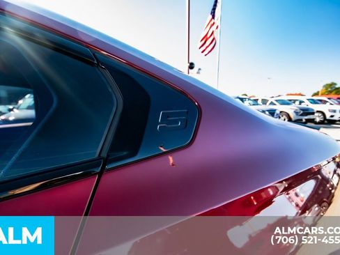 Used 2024 BMW i5 eDrive40i w/ M Sport Package image 10