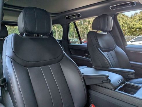 Used 2025 Land Rover Range Rover SE image 18