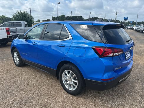 Used 2024 Chevrolet Equinox LT FWD image 2