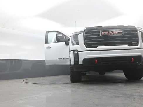 Used 2024 GMC Sierra 2500 AT4 w/ Max Trailering Package AWD/4WD image 30
