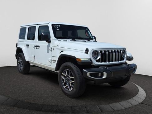 Used 2024 Jeep Wrangler Sahara AWD/4WD image 3