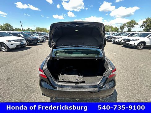Used 2019 Toyota Camry SE FWD image 11