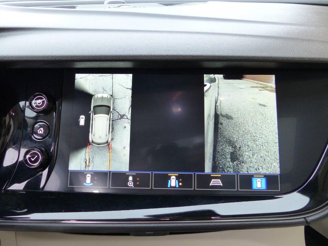 Used 2023 Buick Envision Avenir AWD/4WD image 33