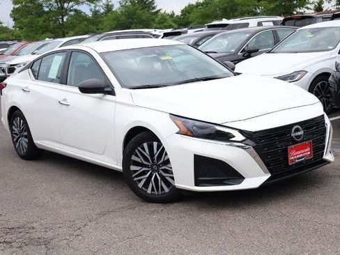 Certified 2025 Nissan Altima 2.5 SV FWD image 2