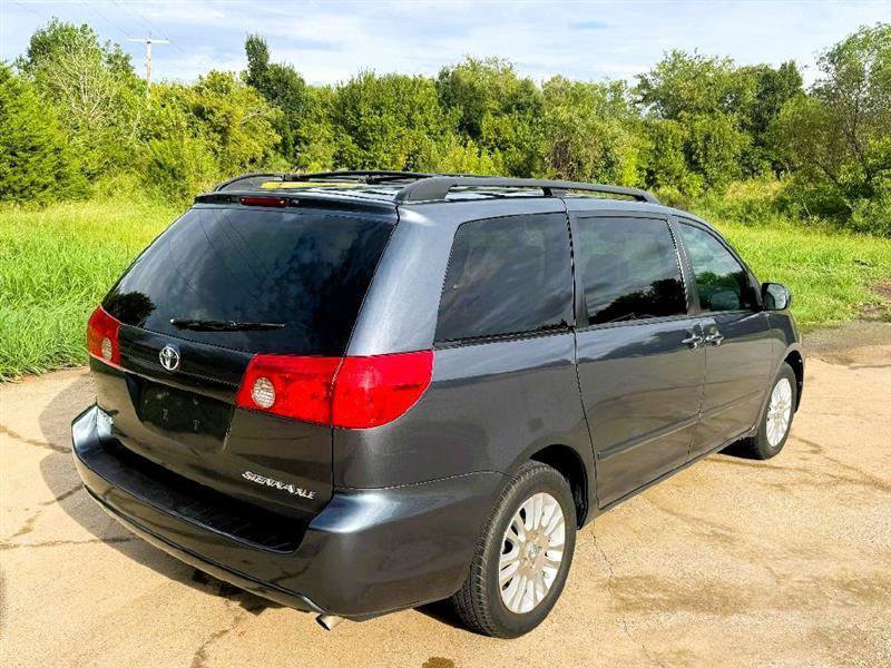 Used 2008 Toyota Sienna XLE FWD image 6
