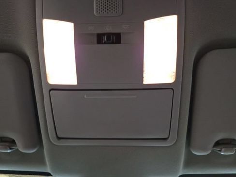 Used 2018 Toyota RAV4 LE FWD image 22