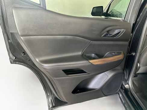 Used 2023 GMC Acadia SLE image 26