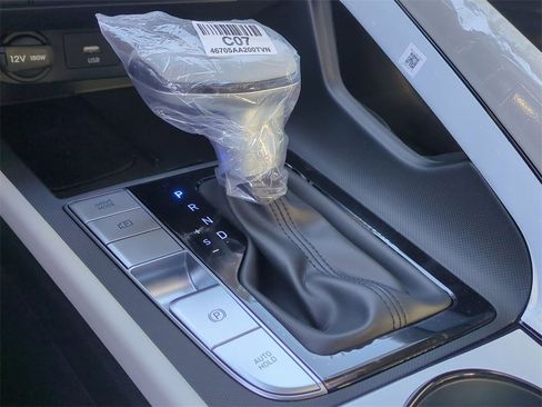 Used 2025 Hyundai Elantra Limited image 17