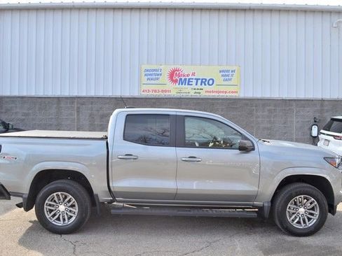 Used 2024 Chevrolet Colorado LT w/ LT Convenience Package II image 9