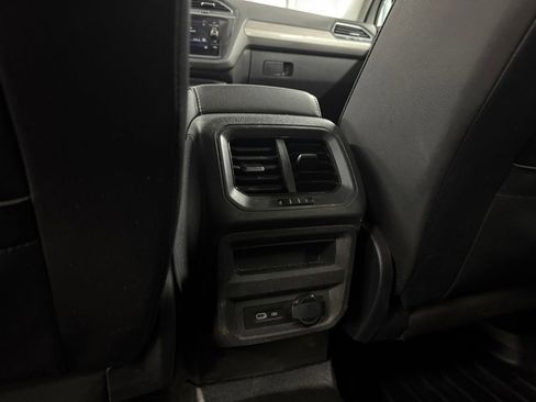 Used 2021 Volkswagen Tiguan SE image 31