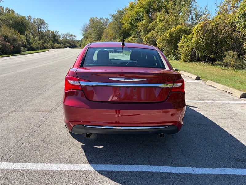 Used 2014 Chrysler 200 Limited w/ Sun/Sound Group FWD image 4