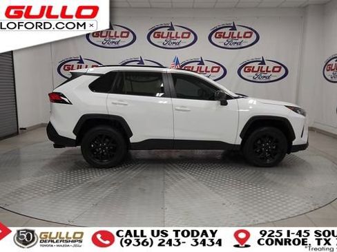 Used 2021 Toyota RAV4 LE image 9