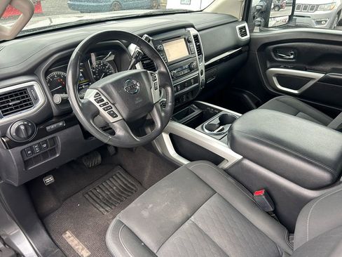 Used 2017 Nissan Titan SV image 23