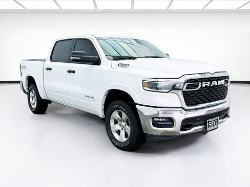 Used 2025 RAM 1500 Big Horn AWD/4WD image 3