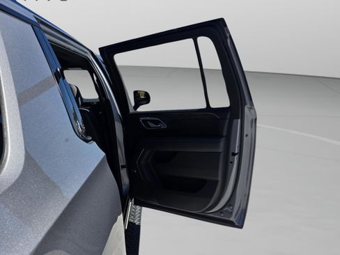 Used 2022 Chevrolet Suburban Z71 w/ Z71 Off-Road Package image 29