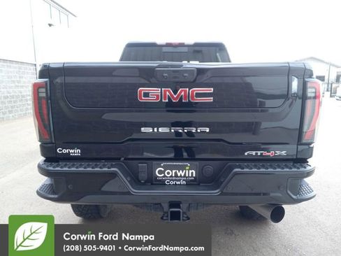 Used 2024 GMC Sierra 2500 AT4X image 4