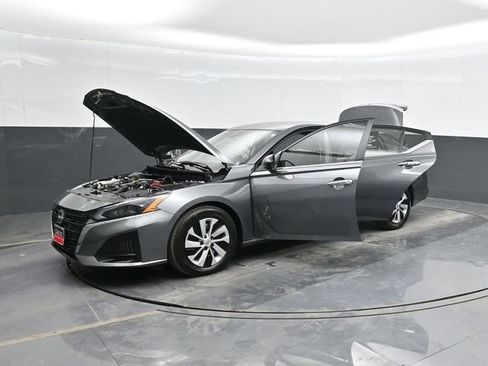 Used 2025 Nissan Altima 2.5 S image 48