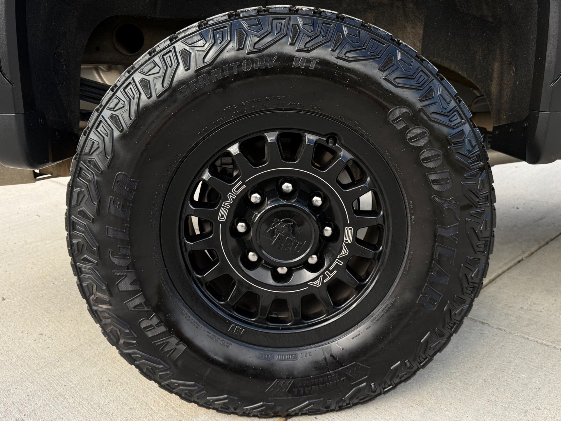 Used 2024 GMC Sierra 2500 AT4X w/ AT4X AEV Edition AWD/4WD image 9