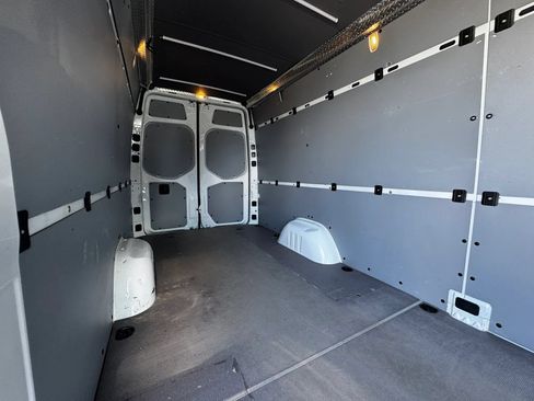 Used 2021 Mercedes-Benz Sprinter 2500 image 21