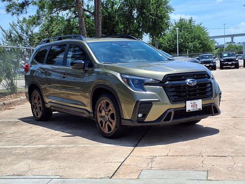 Used 2025 Subaru Ascent Bronze Edition AWD/4WD image 2