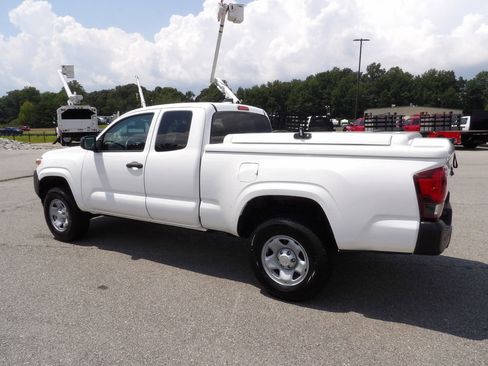 Used 2020 Toyota Tacoma SR RWD image 4