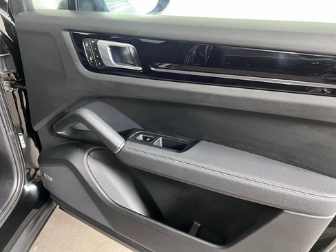 Certified 2023 Porsche Cayenne S AWD/4WD image 17