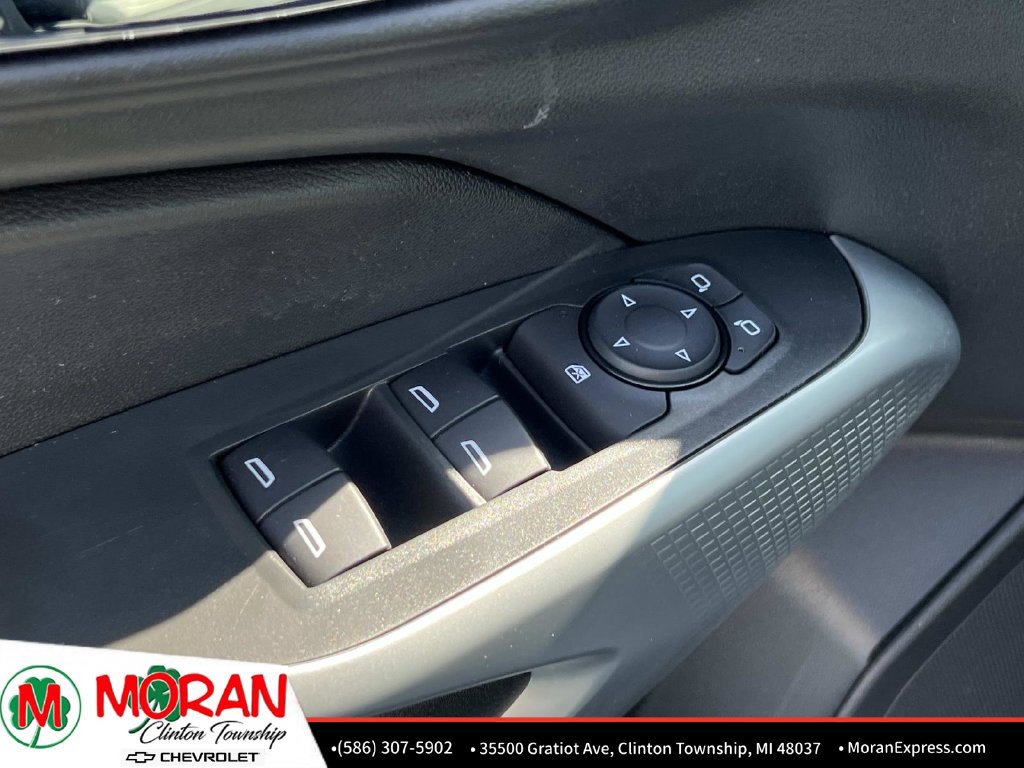Used 2025 Chevrolet Trax LS w/ LS Convenience Package FWD image 17