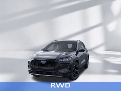 Used 2025 Ford Escape SE FWD image 2