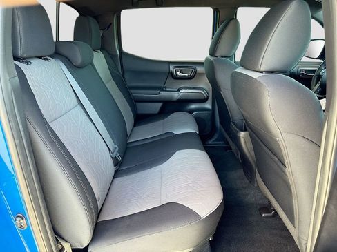 Used 2021 Toyota Tacoma TRD Sport w/ Technology Package image 21