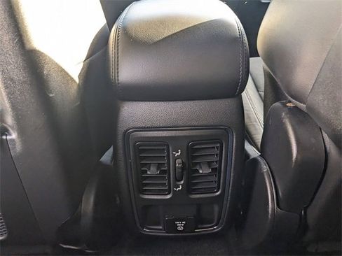 Certified 2022 Jeep Grand Cherokee Laredo X image 10