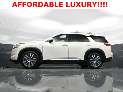 Used 2022 Nissan Pathfinder Platinum w/ Cargo Package image 42