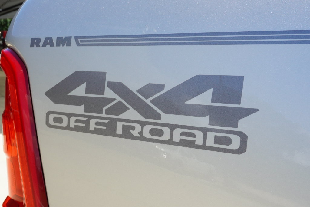 Used 2025 RAM 1500 Laramie w/ Sport Appearance Package AWD/4WD image 9