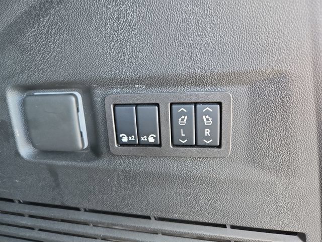 Used 2024 GMC Yukon AT4 w/ AT4 Premium Package AWD/4WD image 30