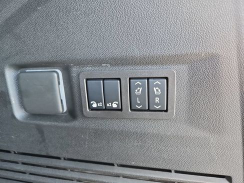 Used 2024 GMC Yukon AT4 w/ AT4 Premium Package AWD/4WD image 30