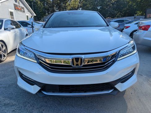 Used 2017 Honda Accord Touring image 2