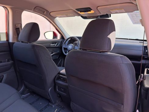 Used 2022 Nissan Pathfinder SV image 32