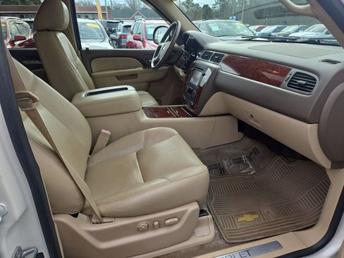 Used 2013 Chevrolet Avalanche LTZ image 23