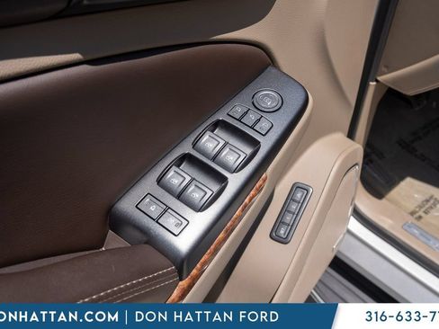Used 2018 Chevrolet Tahoe Premier AWD/4WD image 17