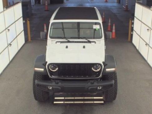 Used 2024 Jeep Wrangler Willys image 2