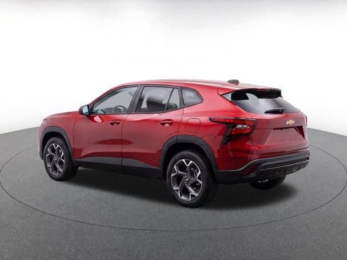 Used 2025 Chevrolet Trax LT FWD image 5