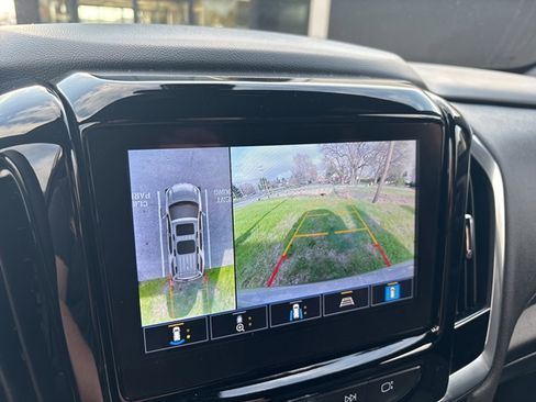 Used 2023 Chevrolet Traverse LT w/ Rear Camera Mirror Package image 13