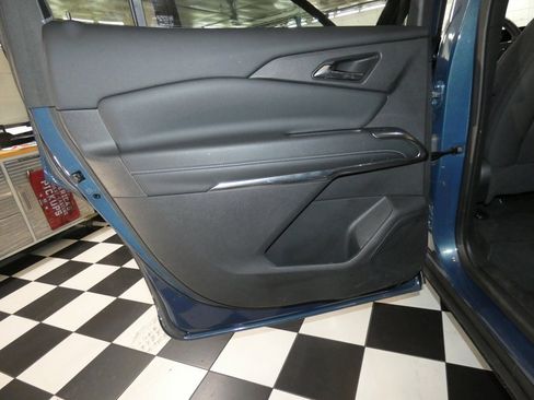 Used 2025 Chevrolet Traverse LT image 24