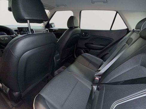 Certified 2022 Hyundai Venue Limited FWD image 23