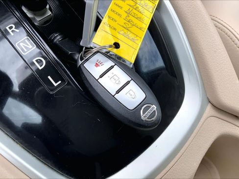 Used 2016 Nissan Rogue SL w/ SL Premium Package FWD image 15